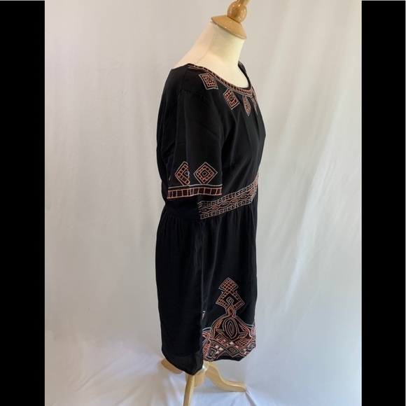 Ella Moon Global Inspired Black Embroidered Geometric Dress With Pockets - Picture 6 of 10
